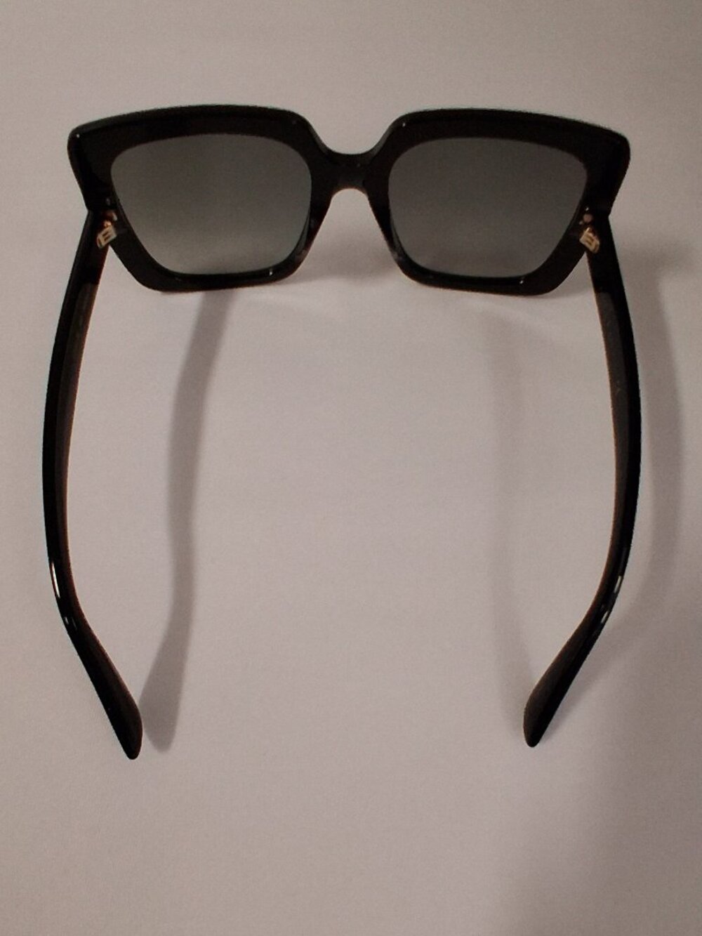 Gucci Women’s Sunglasses GG0418S-001-54 – New in Box - Picture 4 of 8